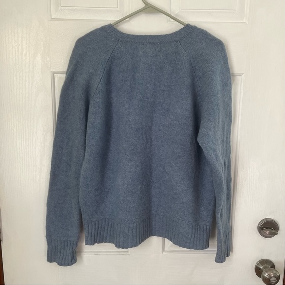 Vintage 90’s Old Navy 100% lambswool knit v-neck sweater - Picture 5 of 5